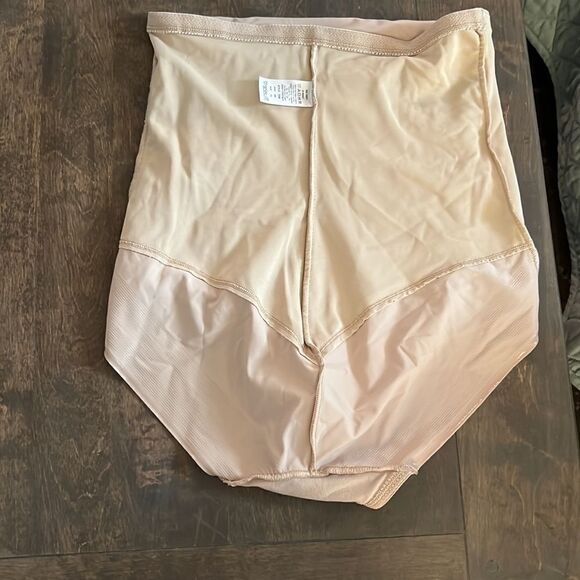 Miracle suit Extra Firm Control Waist Brief - 2755
Sz- 2 XL - Picture 5 of 11